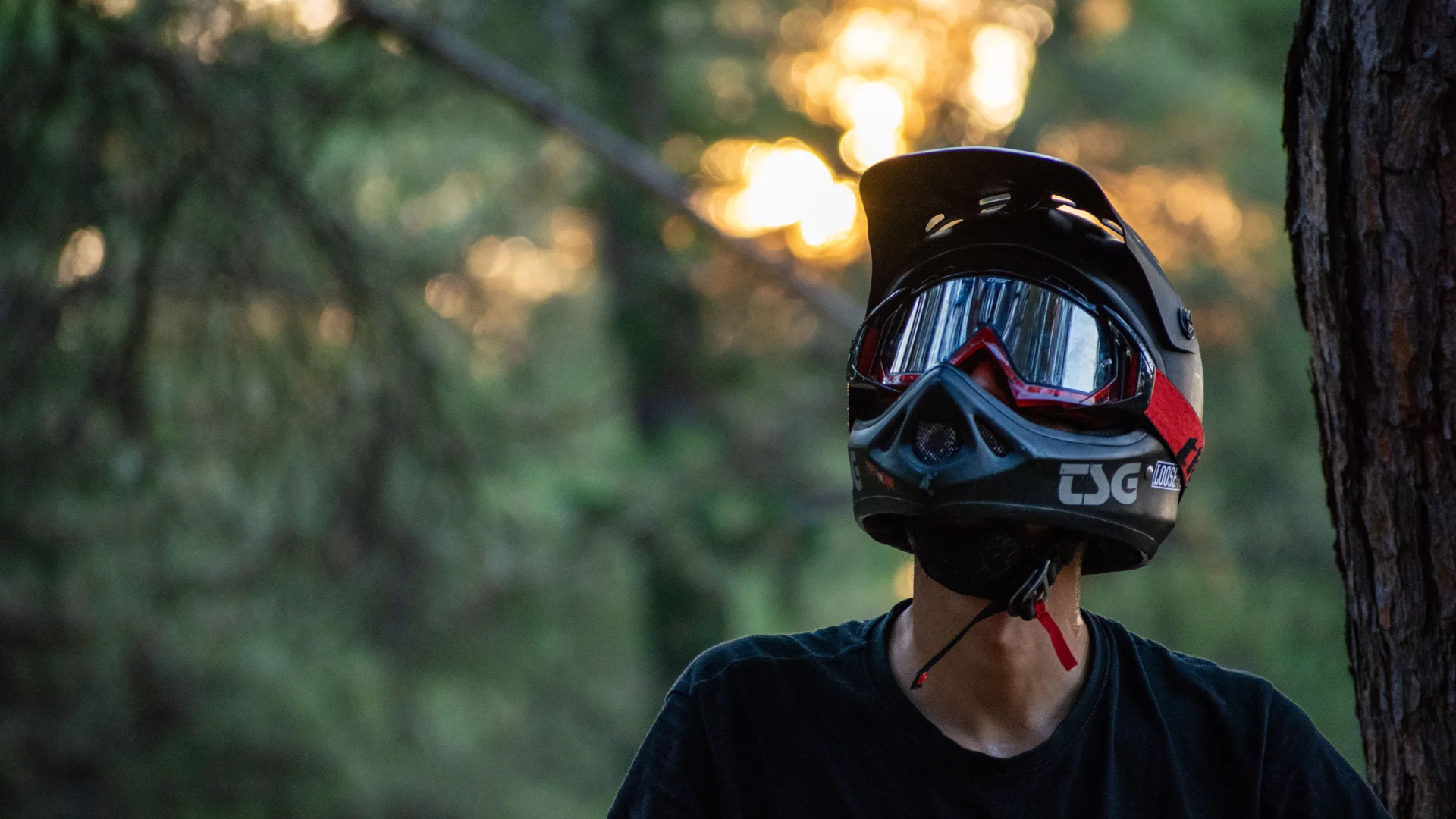 Fullface-Helm im Bikepark